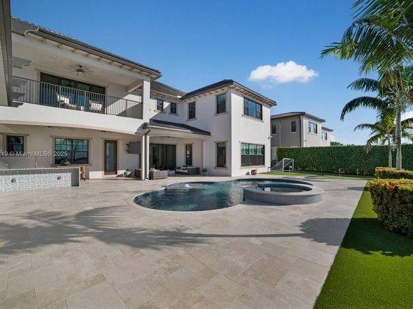 8445 E Watercrest Cir E, Parkland FL 33076