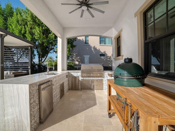 8445 E Watercrest Cir E, Parkland FL 33076