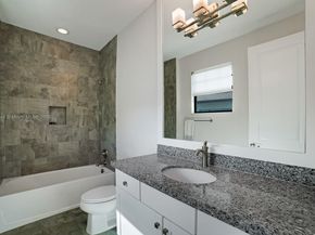 8445 E Watercrest Cir E, Parkland FL 33076