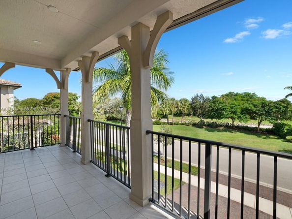 8445 E Watercrest Cir E, Parkland FL 33076