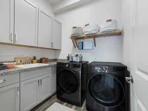 8445 E Watercrest Cir E, Parkland FL 33076