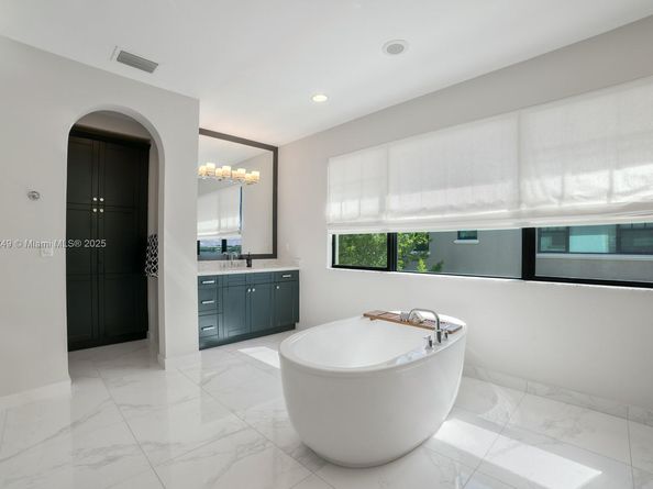 8445 E Watercrest Cir E, Parkland FL 33076