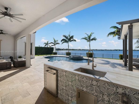 8445 E Watercrest Cir E, Parkland FL 33076