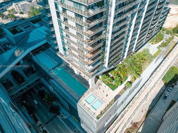 68 SE 6th St 1204, Miami FL 33131