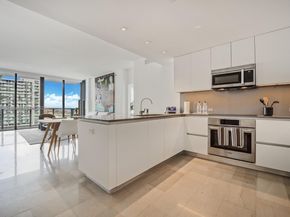 68 SE 6th St 1204, Miami FL 33131