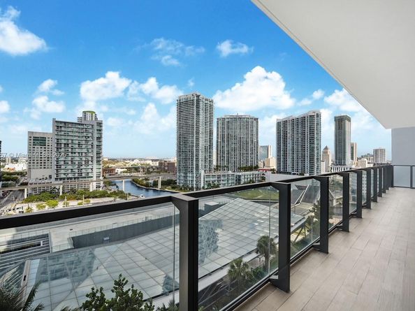 68 SE 6th St 1204, Miami FL 33131