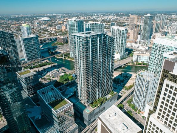68 SE 6th St 1204, Miami FL 33131