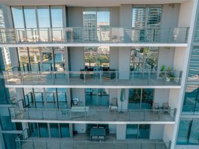 68 SE 6th St 1204, Miami FL 33131