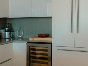 68 SE 6th St 1204, Miami FL 33131