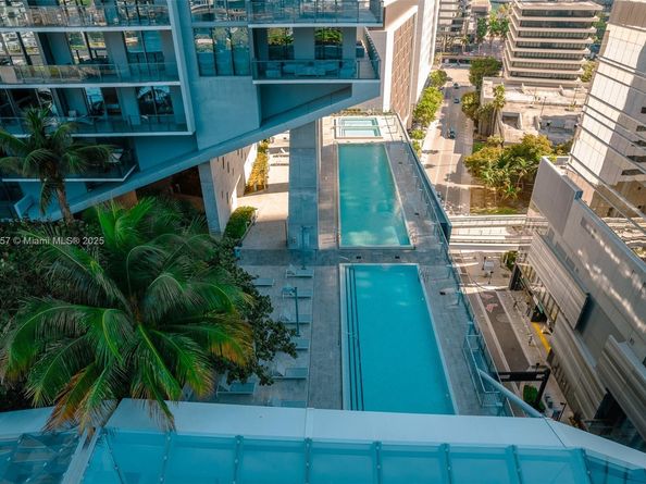 68 SE 6th St 1204, Miami FL 33131