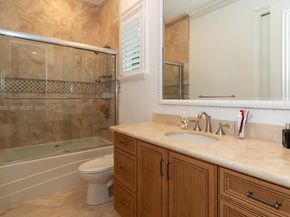 651 Sweet Bay Ave, Plantation FL 33324