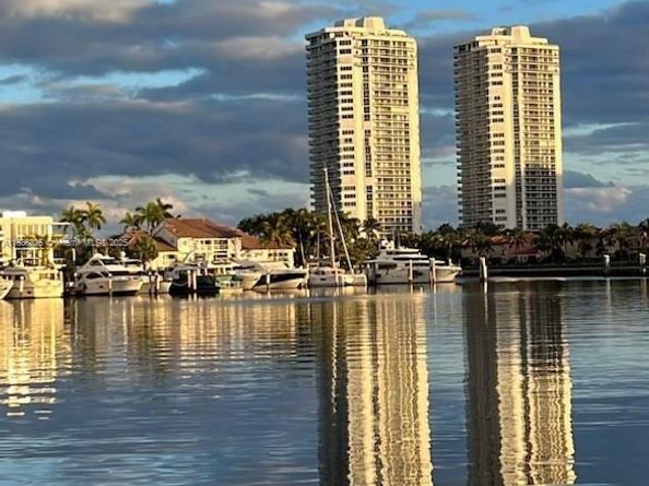 21055 Yacht Club Dr 606, Aventura FL 33180