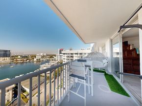 137 Golden Isles Dr 1609, Hallandale Beach FL 33009