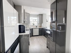 137 Golden Isles Dr 1609, Hallandale Beach FL 33009