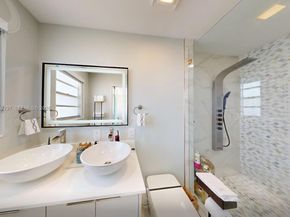 137 Golden Isles Dr 1609, Hallandale Beach FL 33009