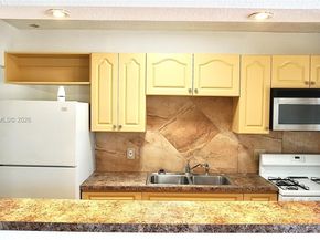 20311 NE 2nd Ave 27, Miami FL 33179