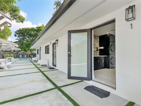 256 NW 57th St, Miami FL 33127