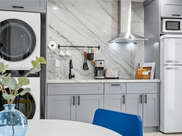 256 NW 57th St, Miami FL 33127