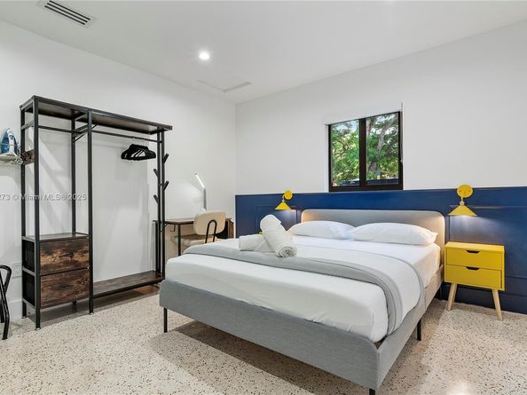 256 NW 57th St, Miami FL 33127