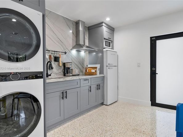 256 NW 57th St, Miami FL 33127