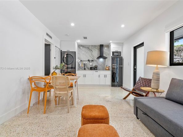 256 NW 57th St, Miami FL 33127