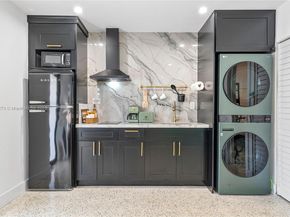 256 NW 57th St, Miami FL 33127