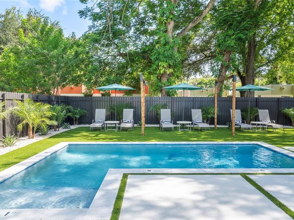 256 NW 57th St, Miami FL 33127