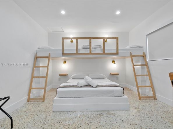 256 NW 57th St, Miami FL 33127