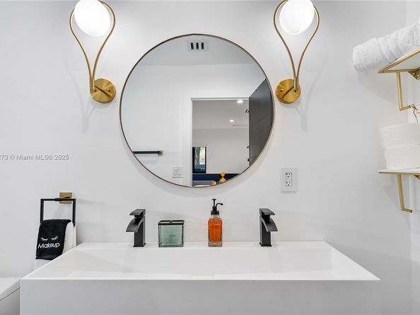 256 NW 57th St, Miami FL 33127