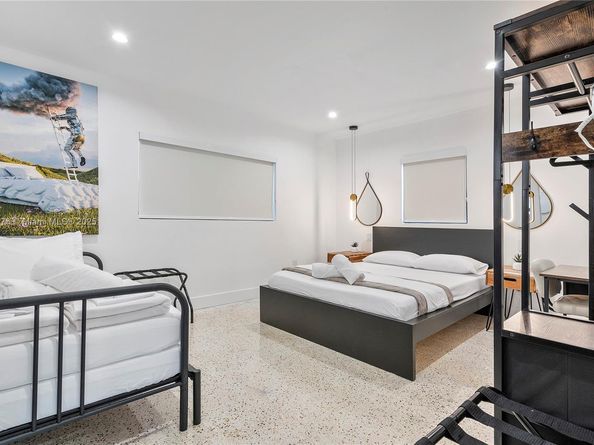 256 NW 57th St, Miami FL 33127