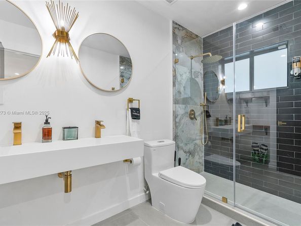 256 NW 57th St, Miami FL 33127