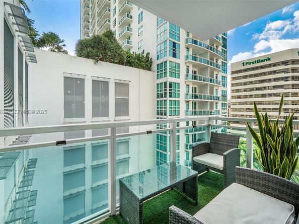 950 Brickell Bay Dr 803, Miami FL 33131