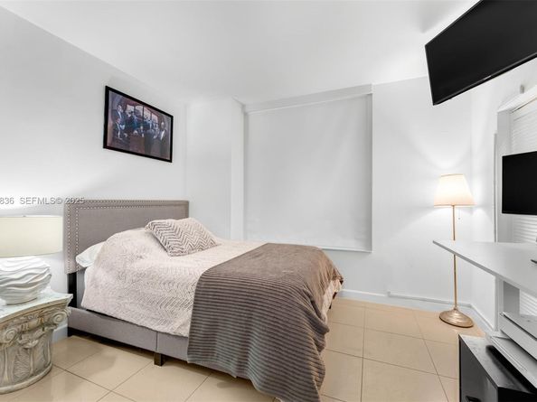 950 Brickell Bay Dr 803, Miami FL 33131