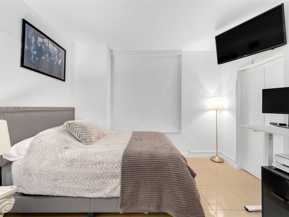 950 Brickell Bay Dr 803, Miami FL 33131