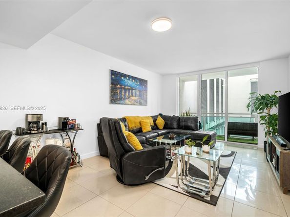 950 Brickell Bay Dr 803, Miami FL 33131