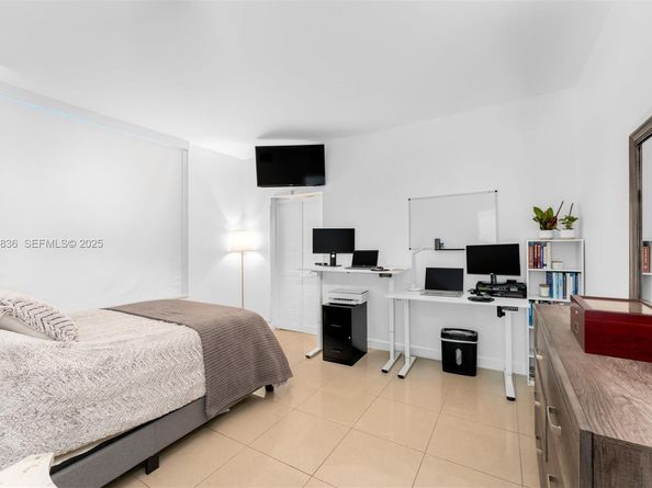 950 Brickell Bay Dr 803, Miami FL 33131