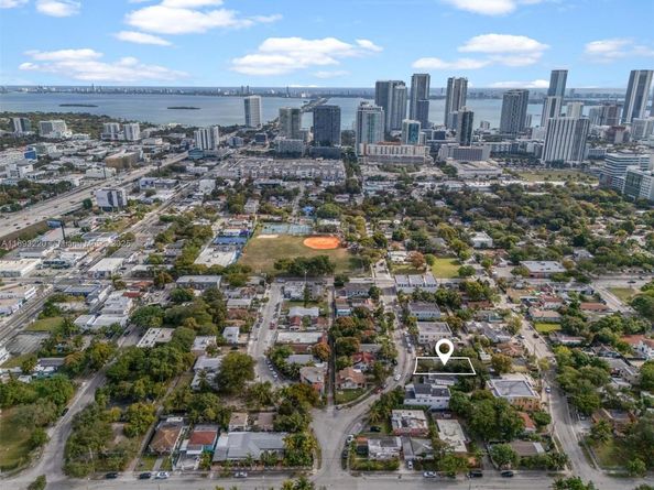 260 NW 34th St, Miami FL 33127