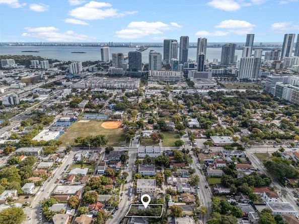 260 NW 34th St, Miami FL 33127