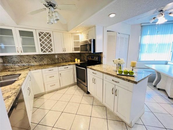 1830 Sabal Palm Dr 406, Davie FL 33324