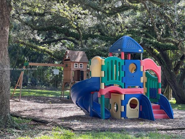 1830 Sabal Palm Dr 406, Davie FL 33324