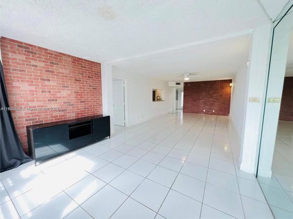 1830 Sabal Palm Dr 406, Davie FL 33324