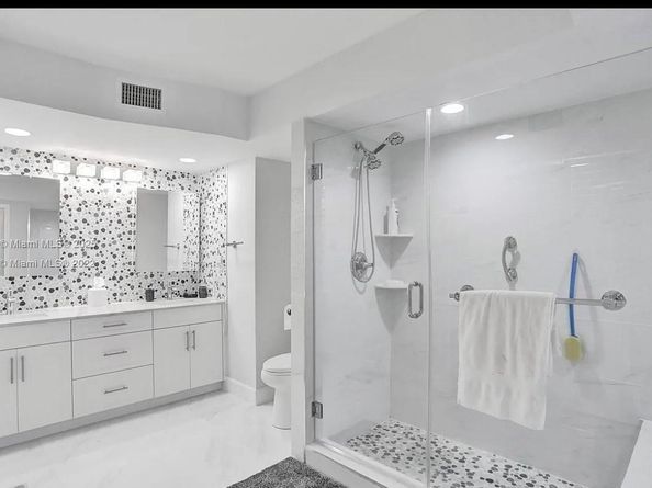 6423 E Collins Ave 206, Miami Beach FL 33141