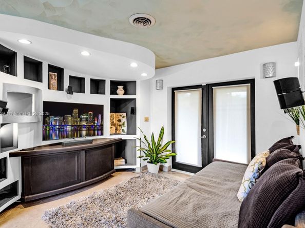 1930 NW 32nd Ct, Oakland Park FL 33309