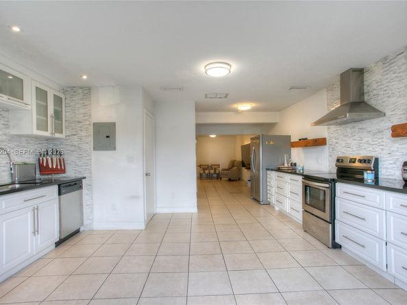 7389 W 18th Ave, Hialeah FL 33014