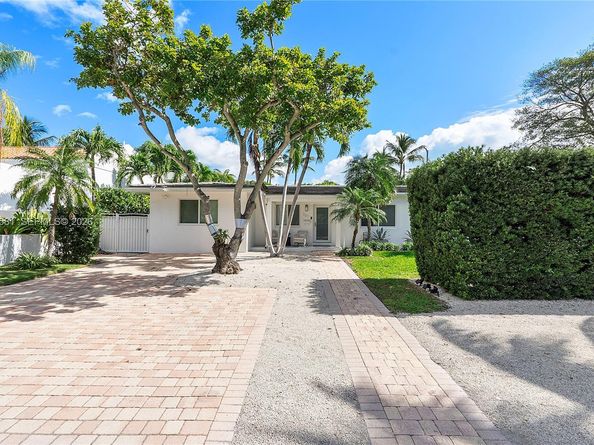 301 Hampton Ln, Key Biscayne FL 33149
