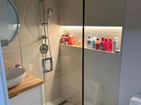 8135 NW 108th Ave, Doral FL 33178