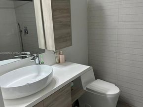 8135 NW 108th Ave, Doral FL 33178