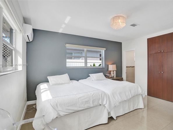 1052 NE 179th Ter, North Miami Beach FL 33162