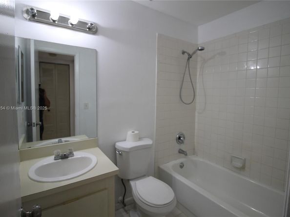721 NW 103rd Ter 202, Pembroke Pines FL 33026