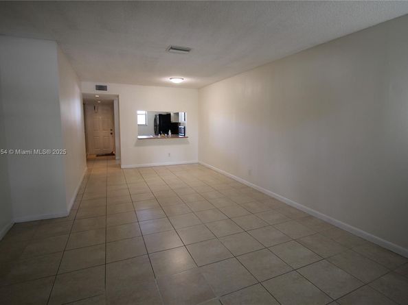 721 NW 103rd Ter 202, Pembroke Pines FL 33026